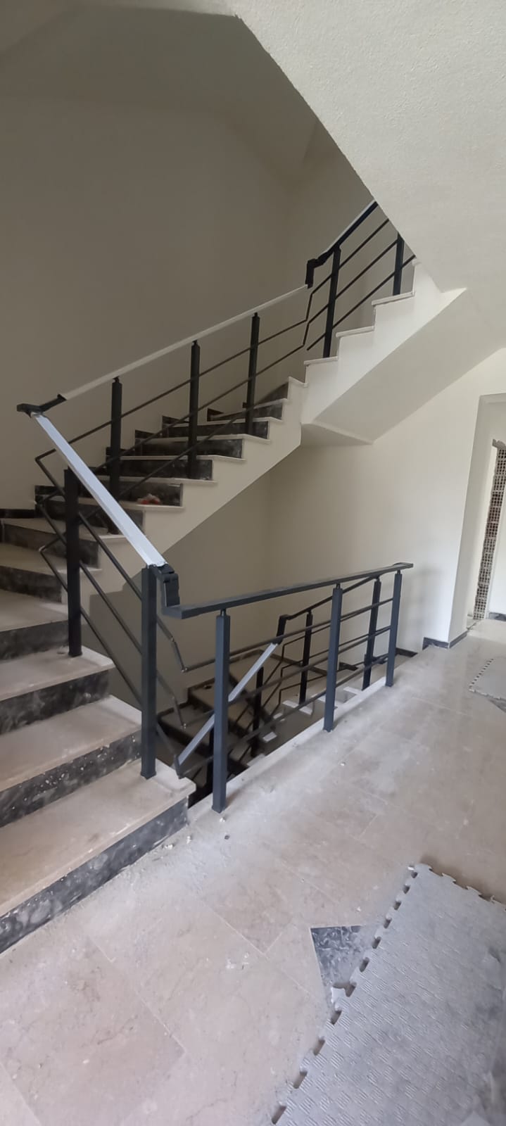 Alüminyum merdiven ve teras korkuluk uygulaması